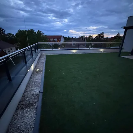 Penthouse Happy Seasons 公寓 *